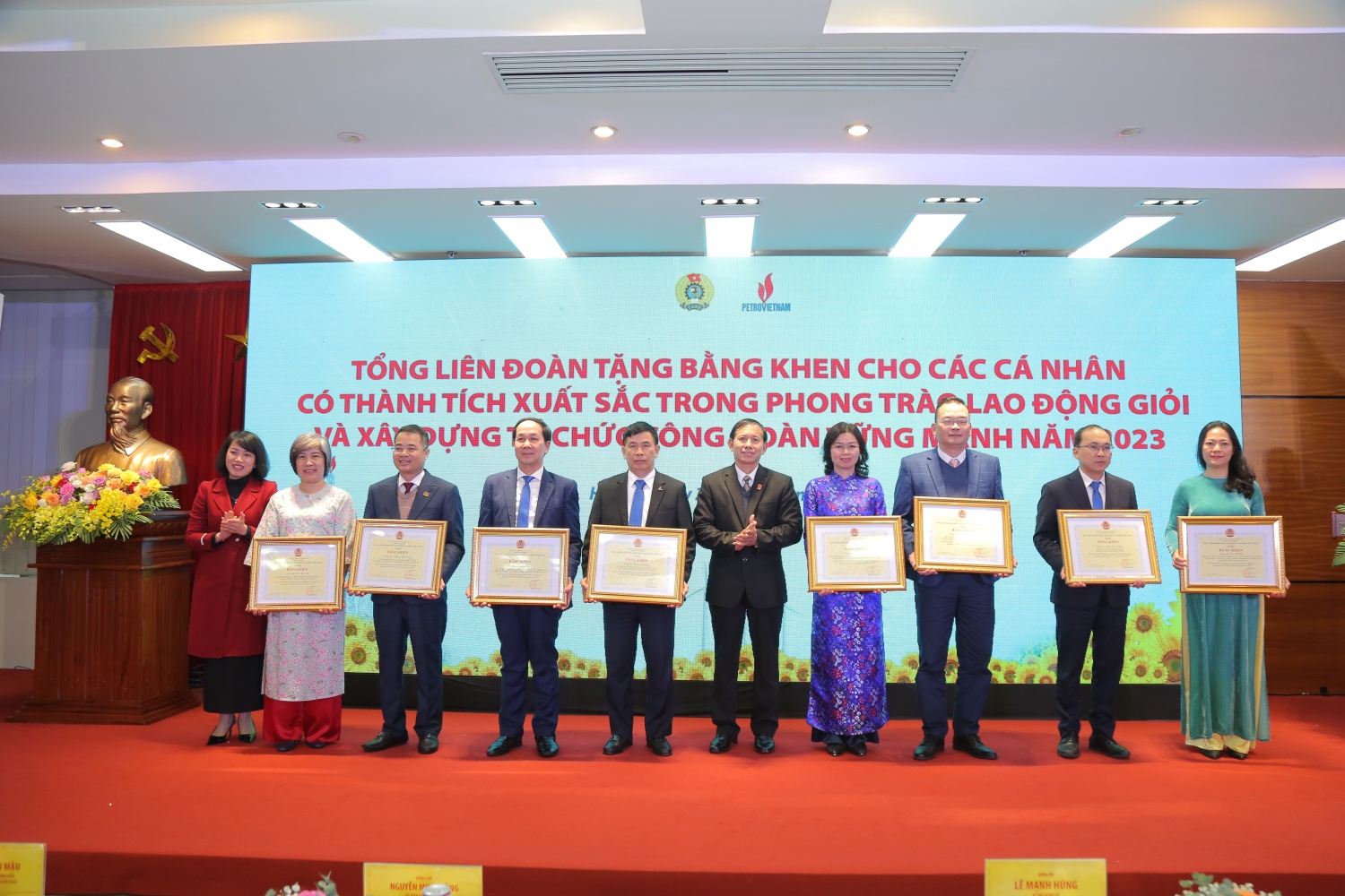 CĐ DKVN đồng hành, đồng bộ cùng Petrovietnam phát triển bền vững CĐ DKVN đồng hành, đồng bộ cùng Petrovietnam phát triển bền vững