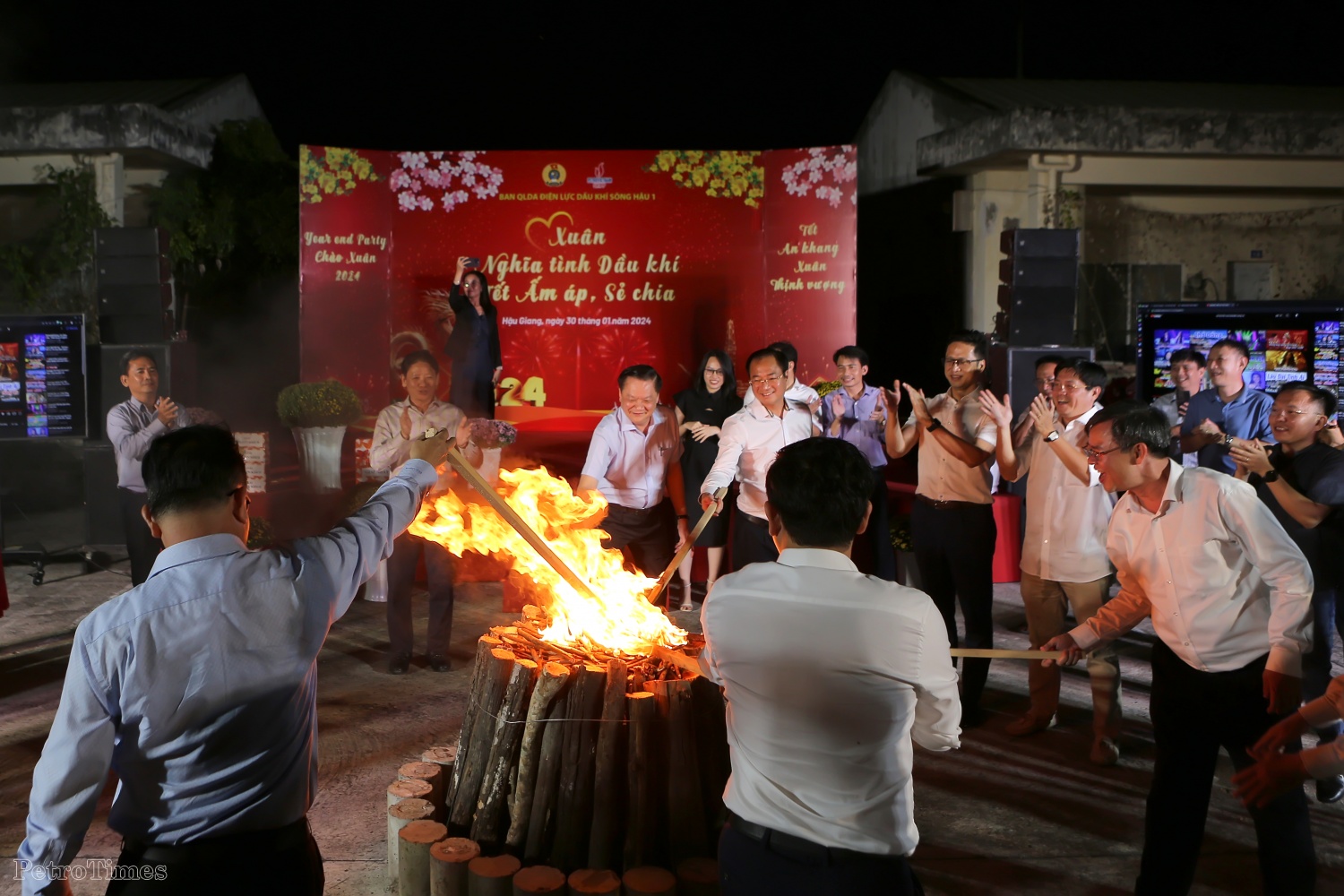 Ấm áp chương trình “Xuân nghĩa tình Dầu khí” trên công trường Nhà máy Nhiệt điện Sông Hậu 1 Ấm áp chương trình “Xuân nghĩa tình Dầu khí” trên công trường Nhà máy Nhiệt điện Sông Hậu 1
