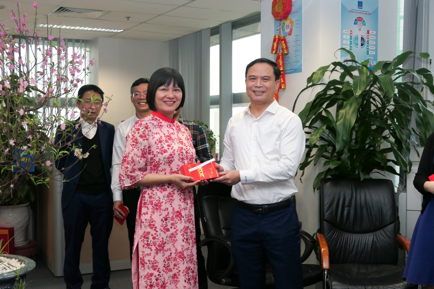 Lãnh đạo Công đoàn Cơ quan Tập đoàn Dầu khí Việt Nam thăm và chúc Tết cán bộ, công nhân viên