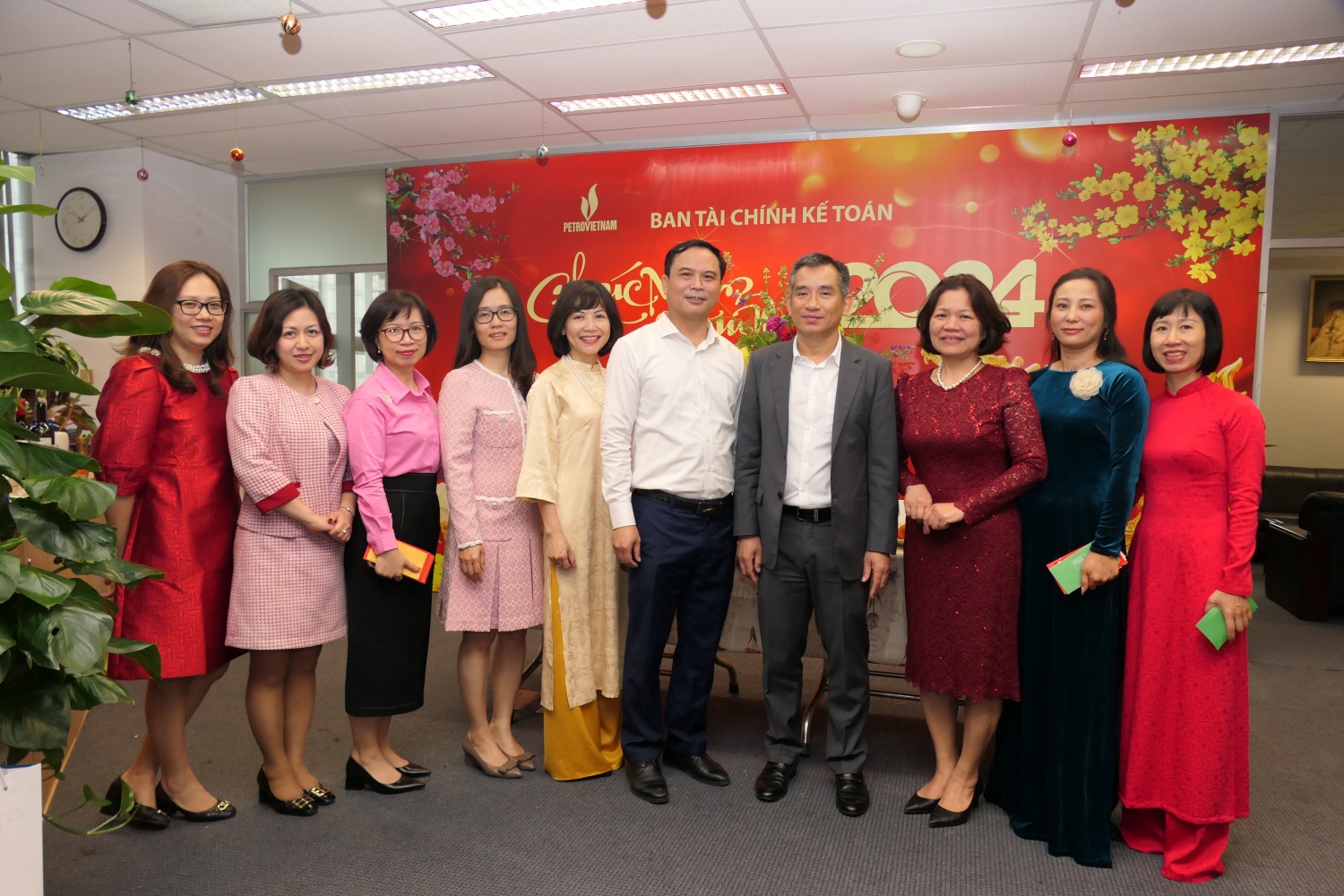 Lãnh đạo Công đoàn Cơ quan Tập đoàn Dầu khí Việt Nam thăm và chúc Tết cán bộ, công nhân viên