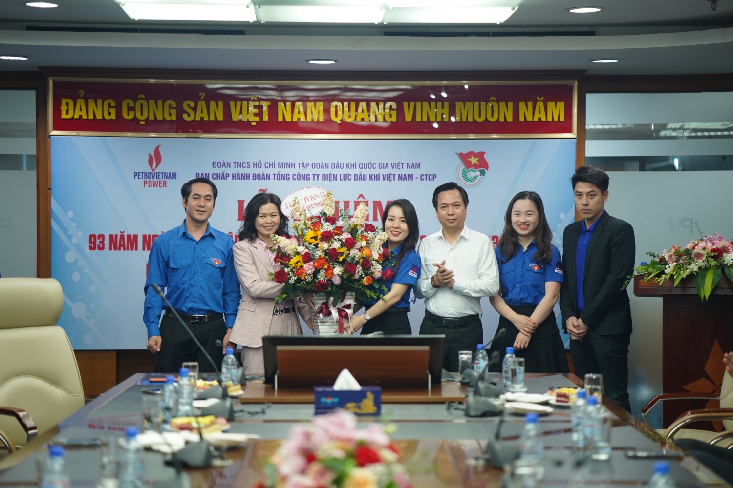 Đoàn Thanh niên PV Power gặp mặt cán bộ đoàn các thế hệ Đoàn Thanh niên PV Power gặp mặt cán bộ đoàn các thế hệ