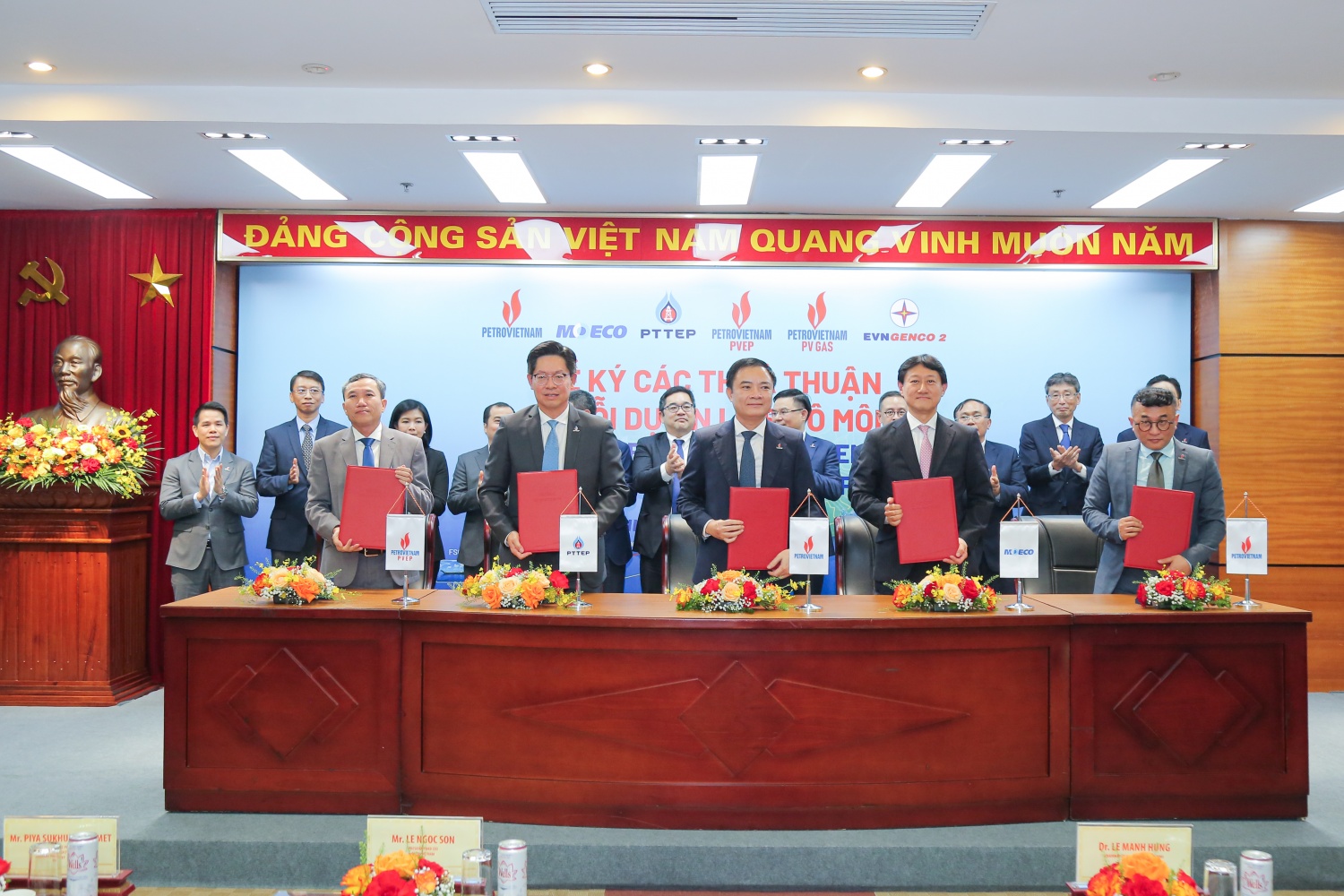 Petrovietnam sign commercial agreements for Block B project chain