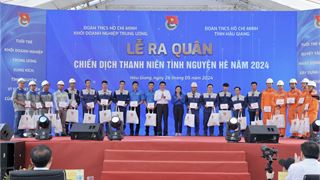 Petrovietnam trao tặng nhiều công trình an sinh tại Lễ ra quân Chiến dịch thanh niên tình nguyện hè năm 2024 của Đoàn Khối DNTW