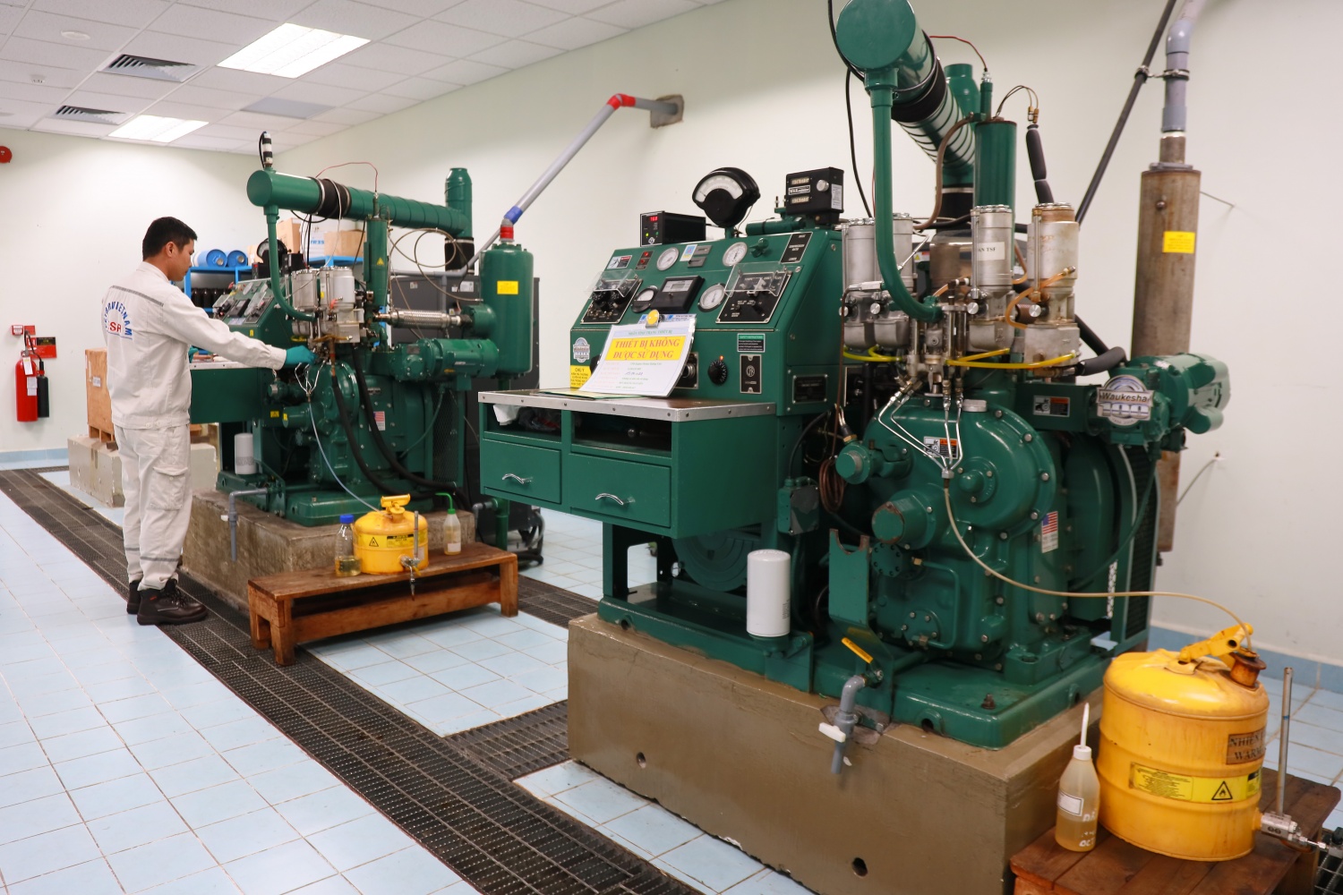 Tại Phòng Thí nghiệm của NMLD Dung Quất có khoảng 300 thiết bị chính và thiết bị phụ trợ giúp đảm bảo các hoạt động giám định, phân tích được diễn ra liên tục, không gây ảnh hưởng đến hoạt động sản xuất kinh doanh của BSR.