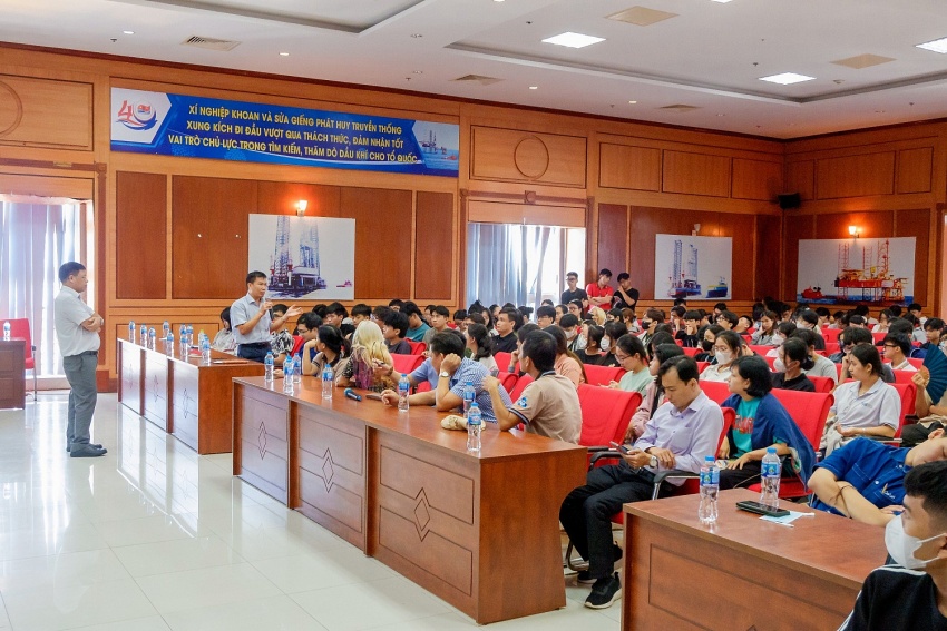 Sinh viên Trường Đại học Bách khoa TP Hồ Chí Minh tham quan, kiến tập tại Vietsovpetro