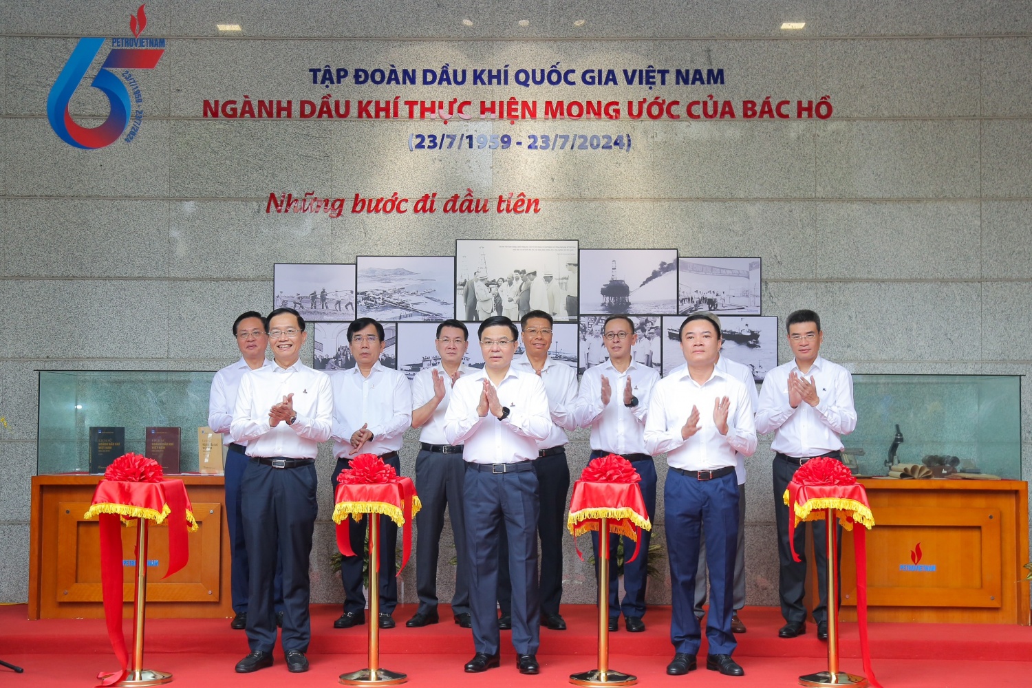 Khai mạc triển lãm ảnh 65 năm ngành Dầu khí Việt Nam thực hiện mong ước của Bác Hồ”