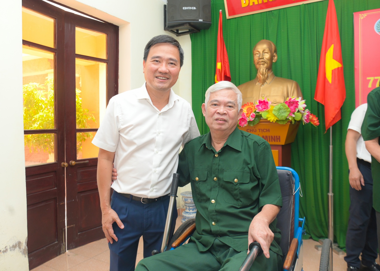 Đoàn công tác Petrovietnam thăm hỏi, tặng quà các thương, bệnh binh tại Thuận Thành (Bắc Ninh)