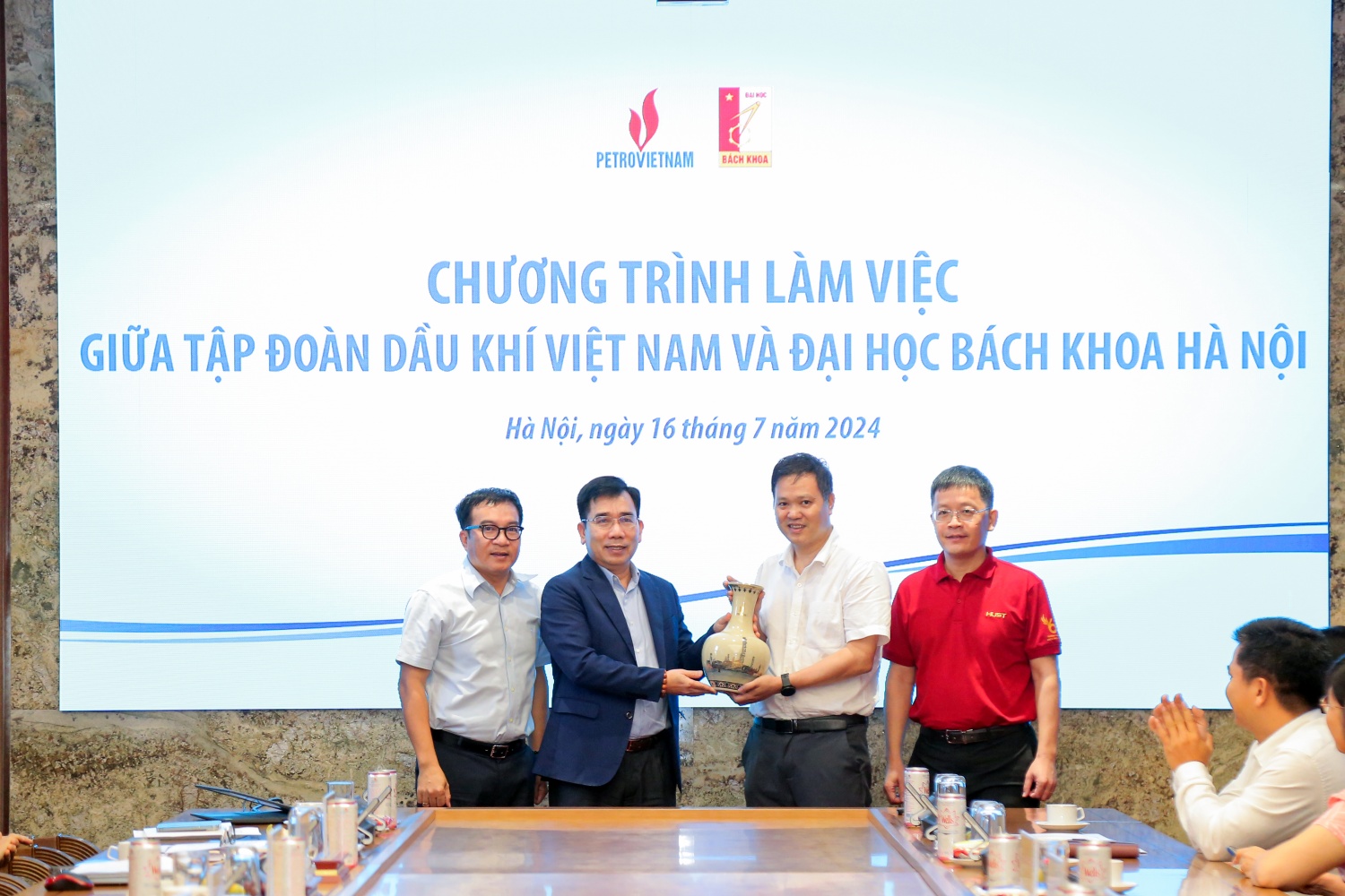 Petrovietnam tăng cường hợp tác trong nghiên cứu khoa học với Đại học Bách khoa Hà Nội