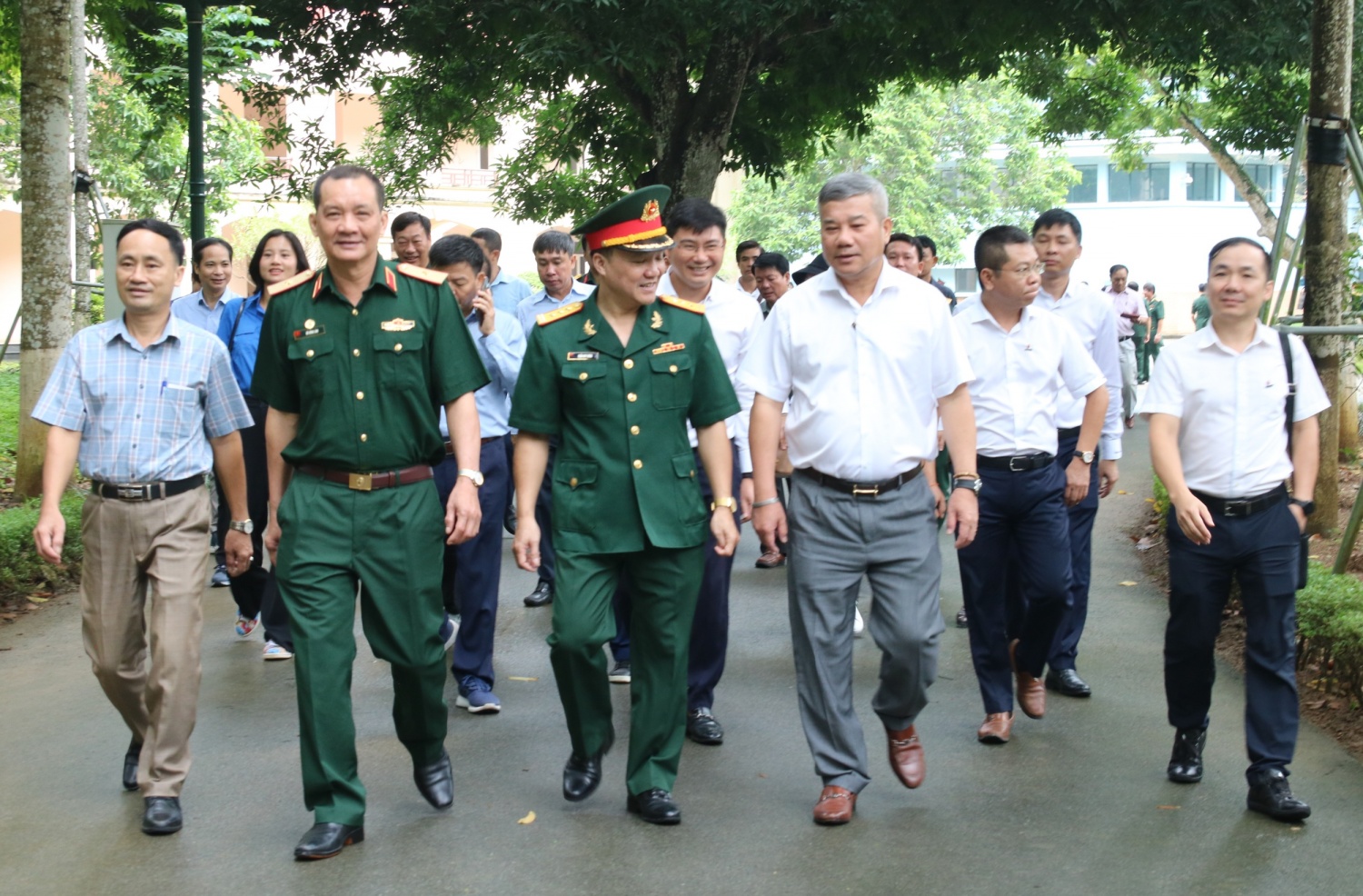 Đoàn đại biểu Petrovietnam dâng hương tưởng niệm Chủ tịch Hồ Chí Minh tại Khu di tích lịch sử K9 - Đá Chông