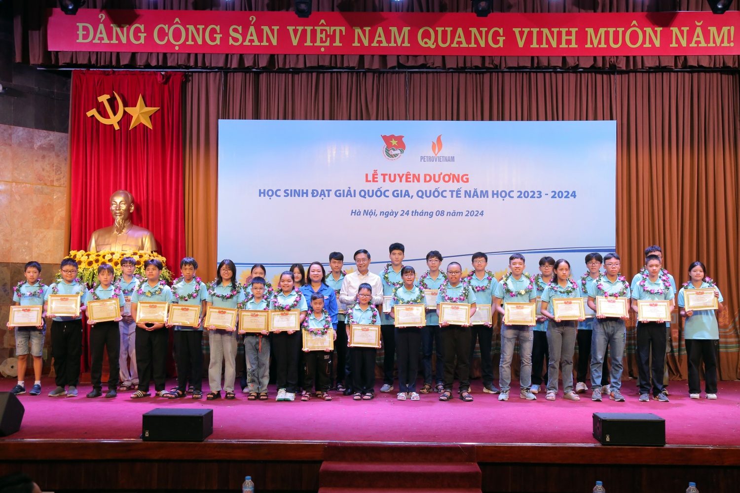 Petrovietnam tuyên dương học sinh đạt thành tích cao trong các kỳ thi quốc gia năm học 2023 - 2024