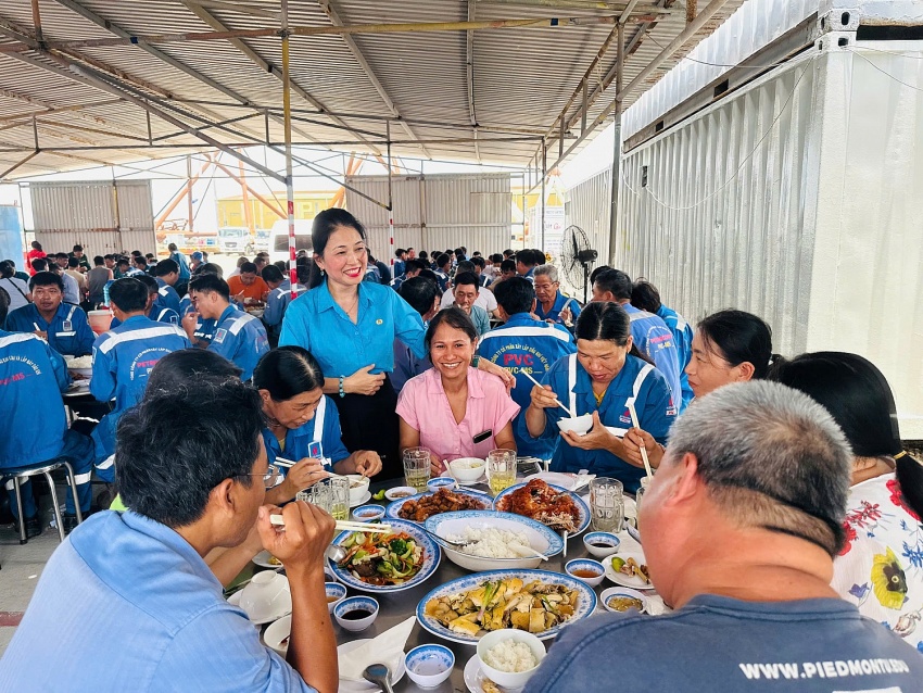 Bữa cơm Công đoàn PETROCONs – Đồng hành, gắn kết, yêu thương”