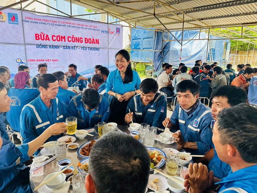 Bữa cơm Công đoàn PETROCONs – Đồng hành, gắn kết, yêu thương