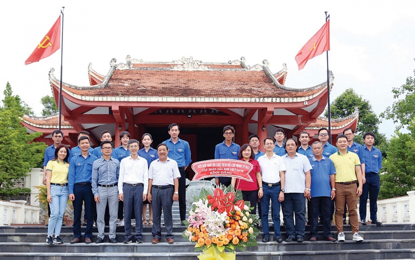 Tấm lòng bà con Cà Mau với Bác Hồ”