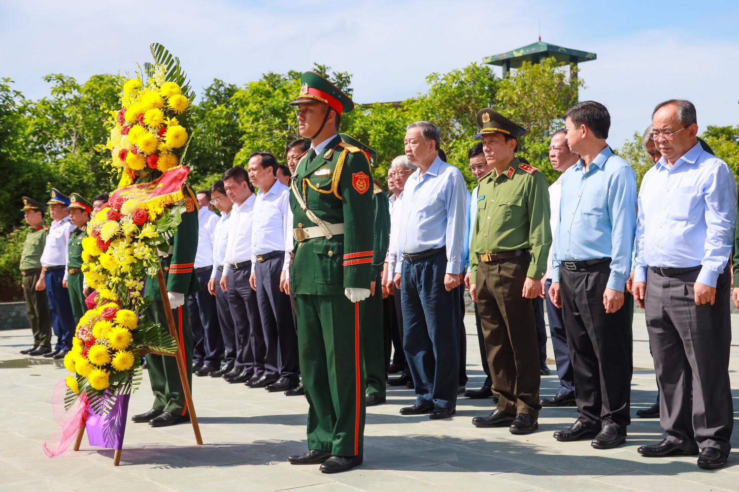 Tổng Bí thư, Chủ tịch nước Tô Lâm thăm và làm việc tại huyện đảo tiền tiêu Cồn Cỏ, tỉnh Quảng Trị