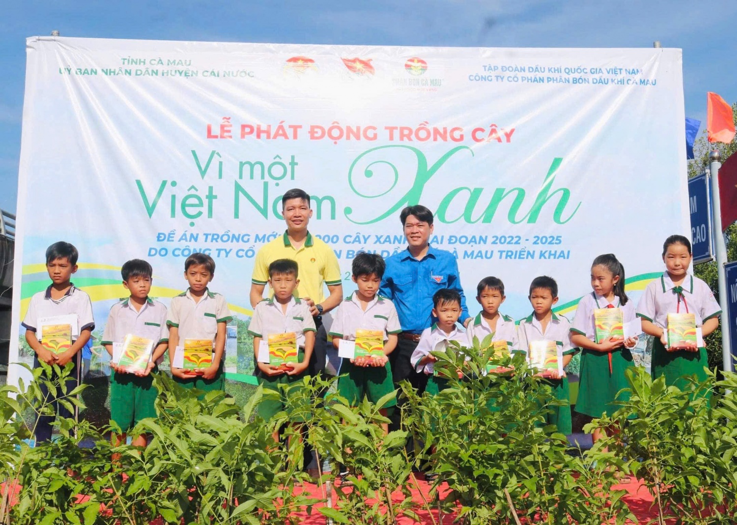 PVCFC thực hiện chuỗi hoạt động an sinh xã hội tại huyện Cái Nước (Cà Mau)