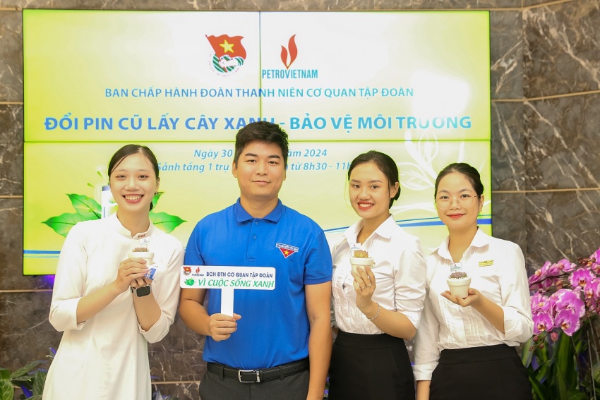 Đông đảo cán bộ, nhân viên các phòng ban đều tham gia chương trình