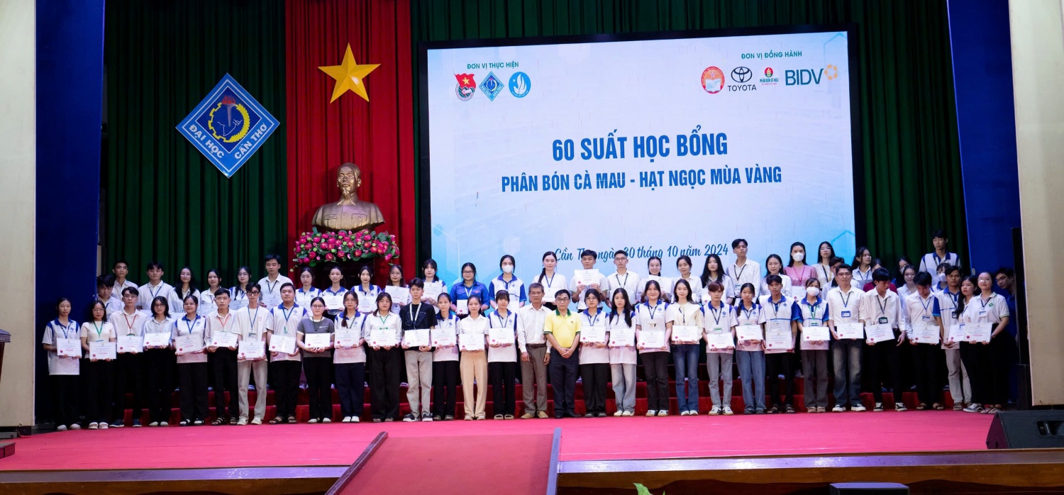 Phân bón Cà Mau trao học bổng “Thắp sáng Ước mơ sinh viên Đại học Cần Thơ” lần thứ VIII”