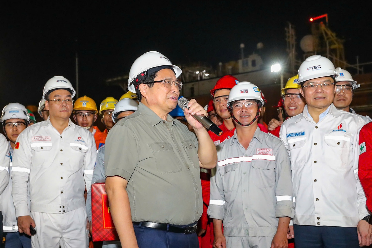 [Chùm ảnh] Thủ tướng Phạm Minh Chính tham quan Trung tâm công nghiệp năng lượng và hậu cần kỹ thuật PTSC/Petrovietnam