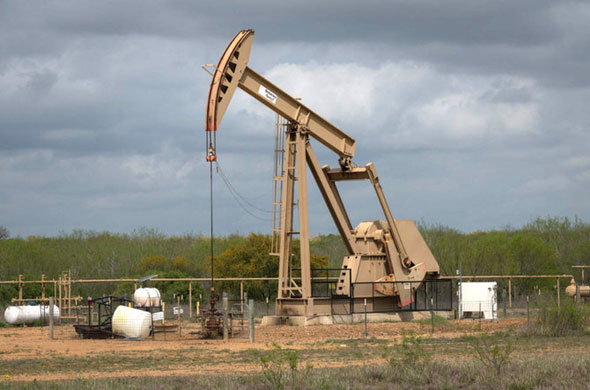 Giá dầu sụt giảm gần 2% trước lo ngại về làn sóng lây nhiễm Covid-19 thứ hai”