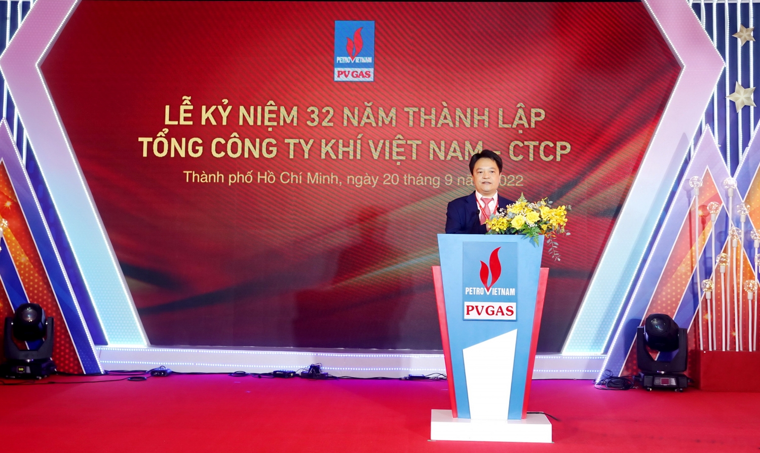 Đồng chí Hoàng Văn Quang - Phó Bí thư Đảng ủy, Tổng giám đốc PV GAS phát biểu chào mừng tuổi 32 đầy nhiệt huyết của PV GAS